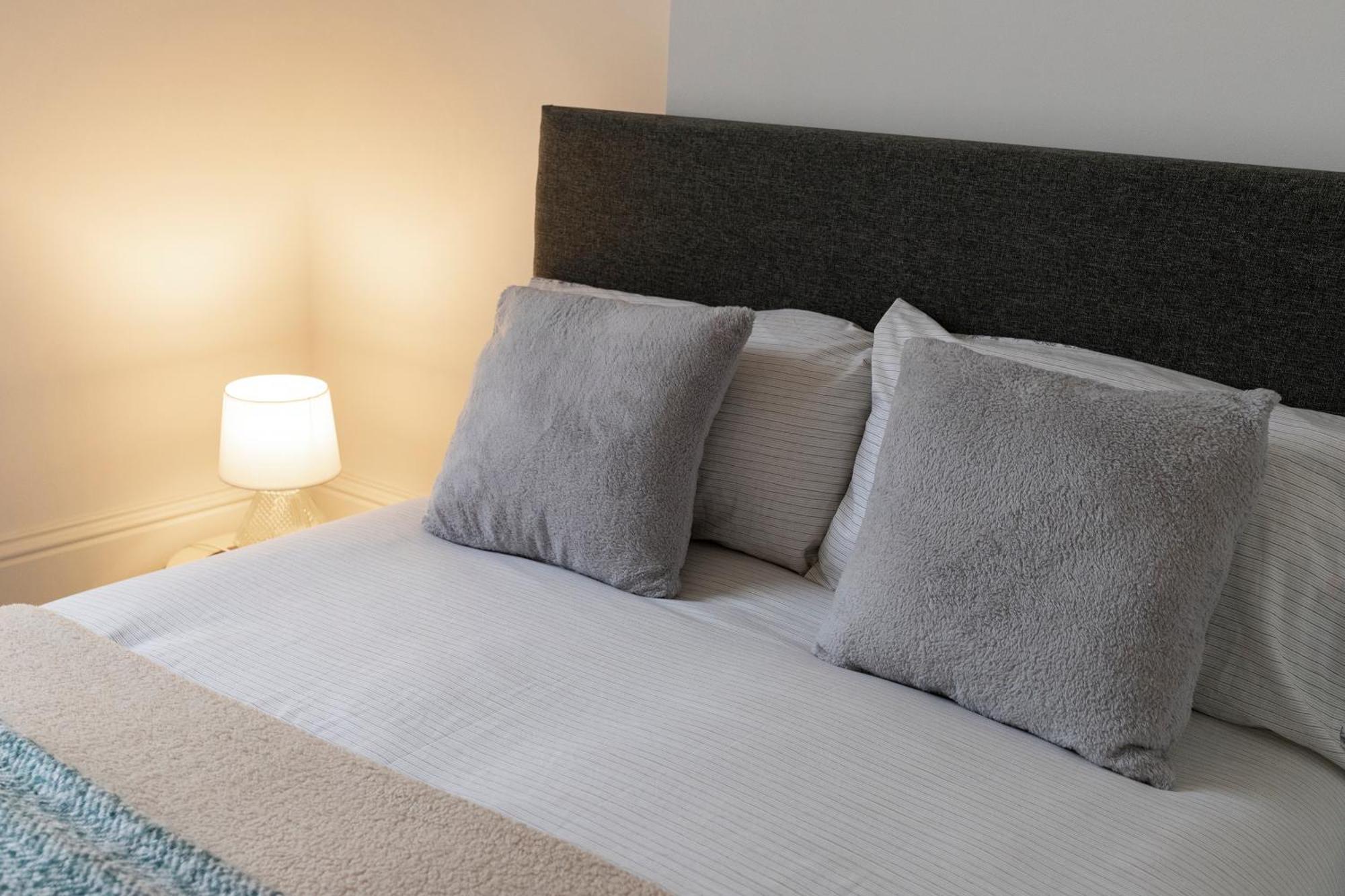 Seaside Serenity: Stylish Sea View Apartments In خليج هيرن المظهر الخارجي الصورة